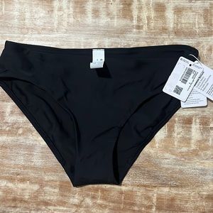 Lululemon new with tags, waterside mid rise bottom size small